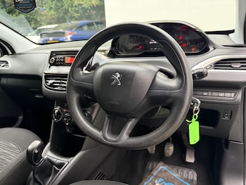 Used Peugeot 208 2014 for sale - 76121807: Photo 2