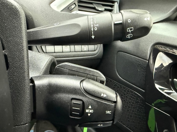 Used Peugeot 208 2014 for sale - 76121807: Photo 35