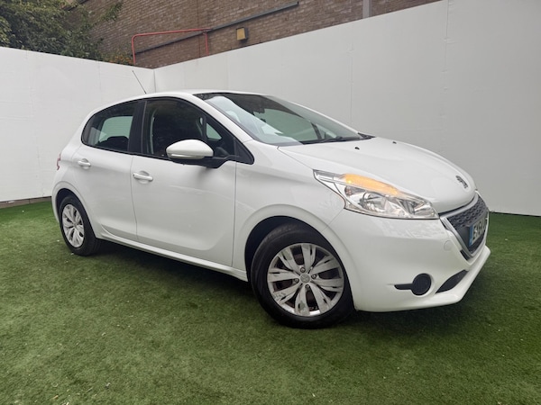 Used Peugeot 208 2014 for sale - 76121807: Photo 4
