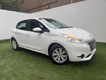 Used Peugeot 208 2014 for sale - 76121807: Photo 4