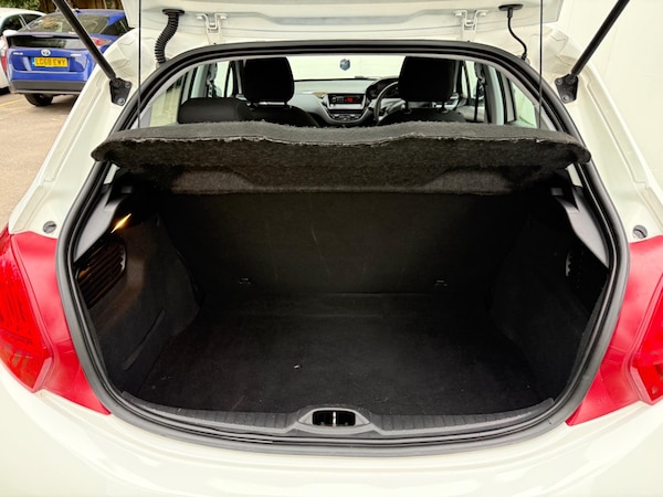 Used Peugeot 208 2014 for sale - 76121807: Photo 8