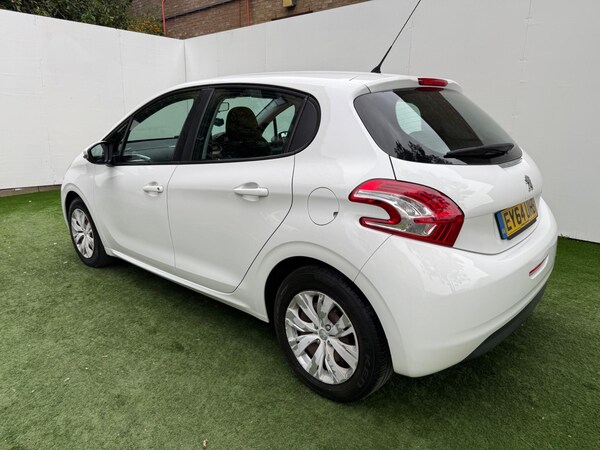 Used Peugeot 208 2014 for sale - 76121807: Photo 9