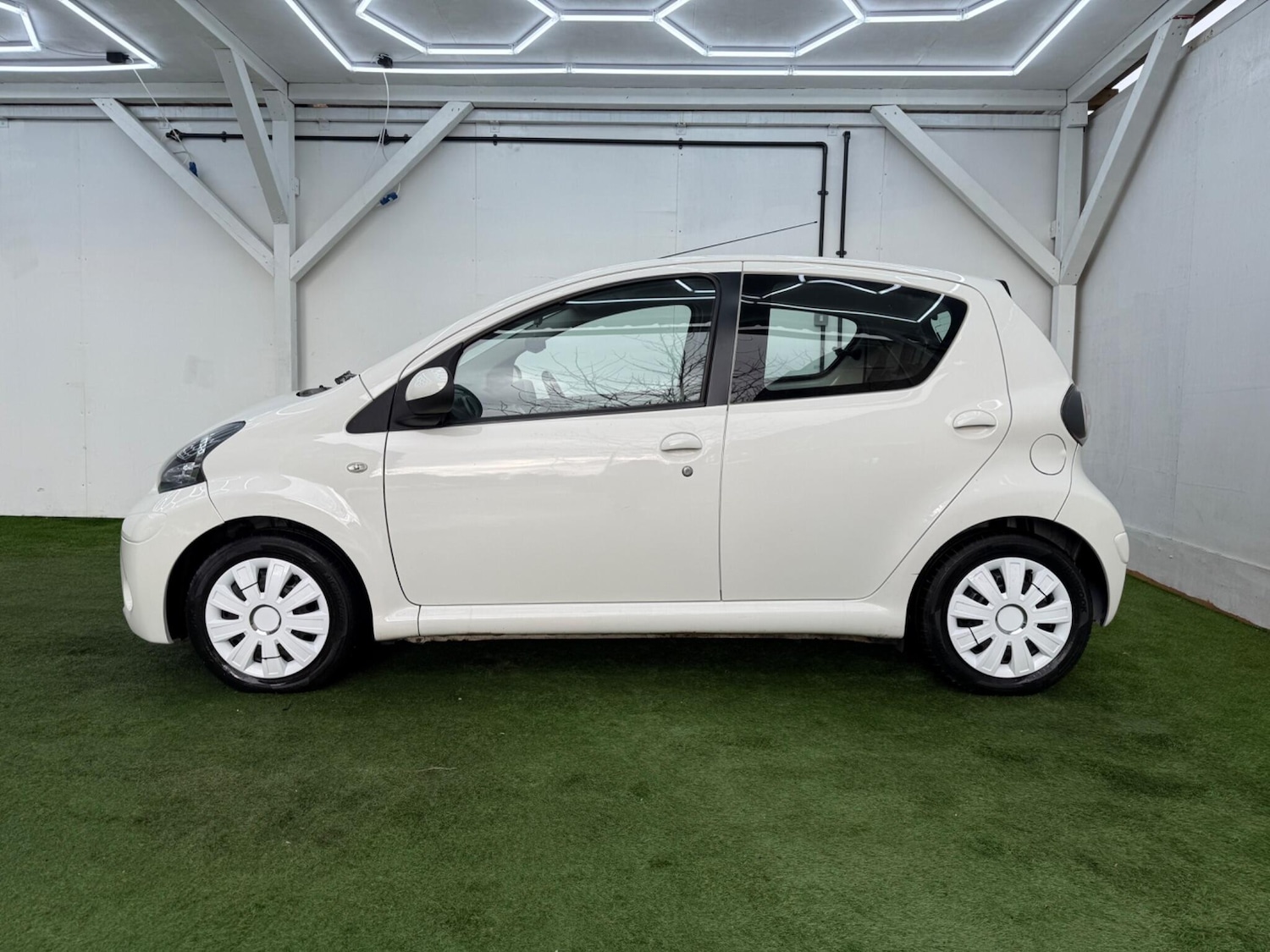 Used Toyota AYGO 2012 for sale - 77468031: Photo 10