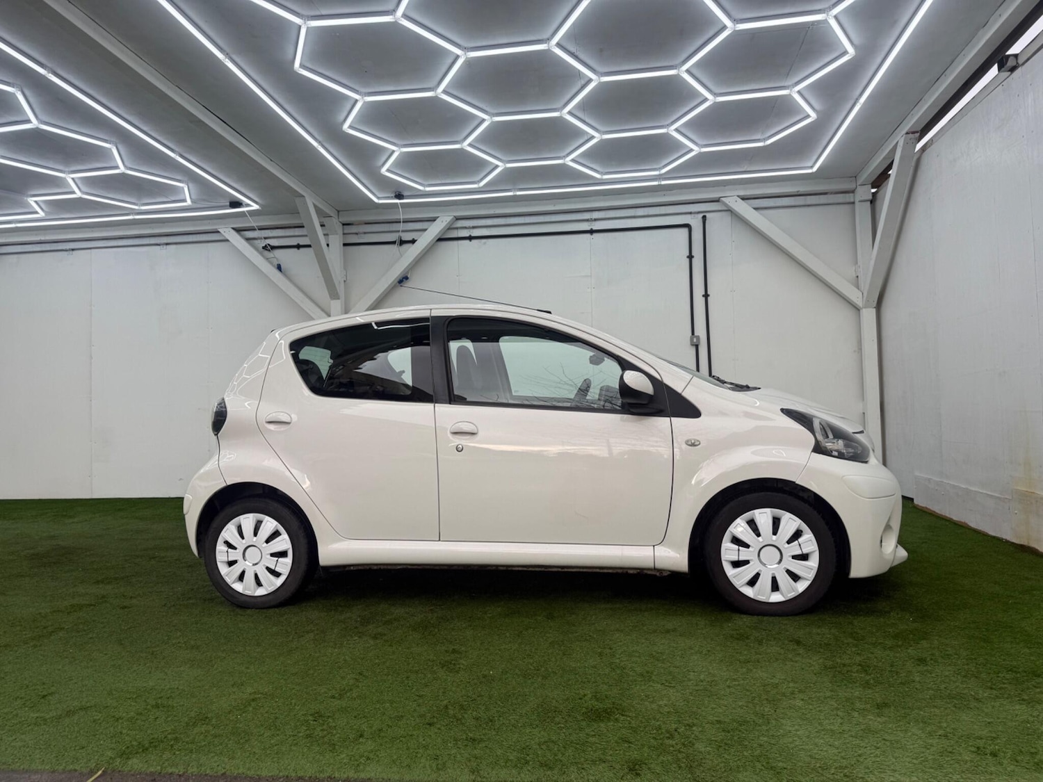 Used Toyota AYGO 2012 for sale - 77468031: Photo 2