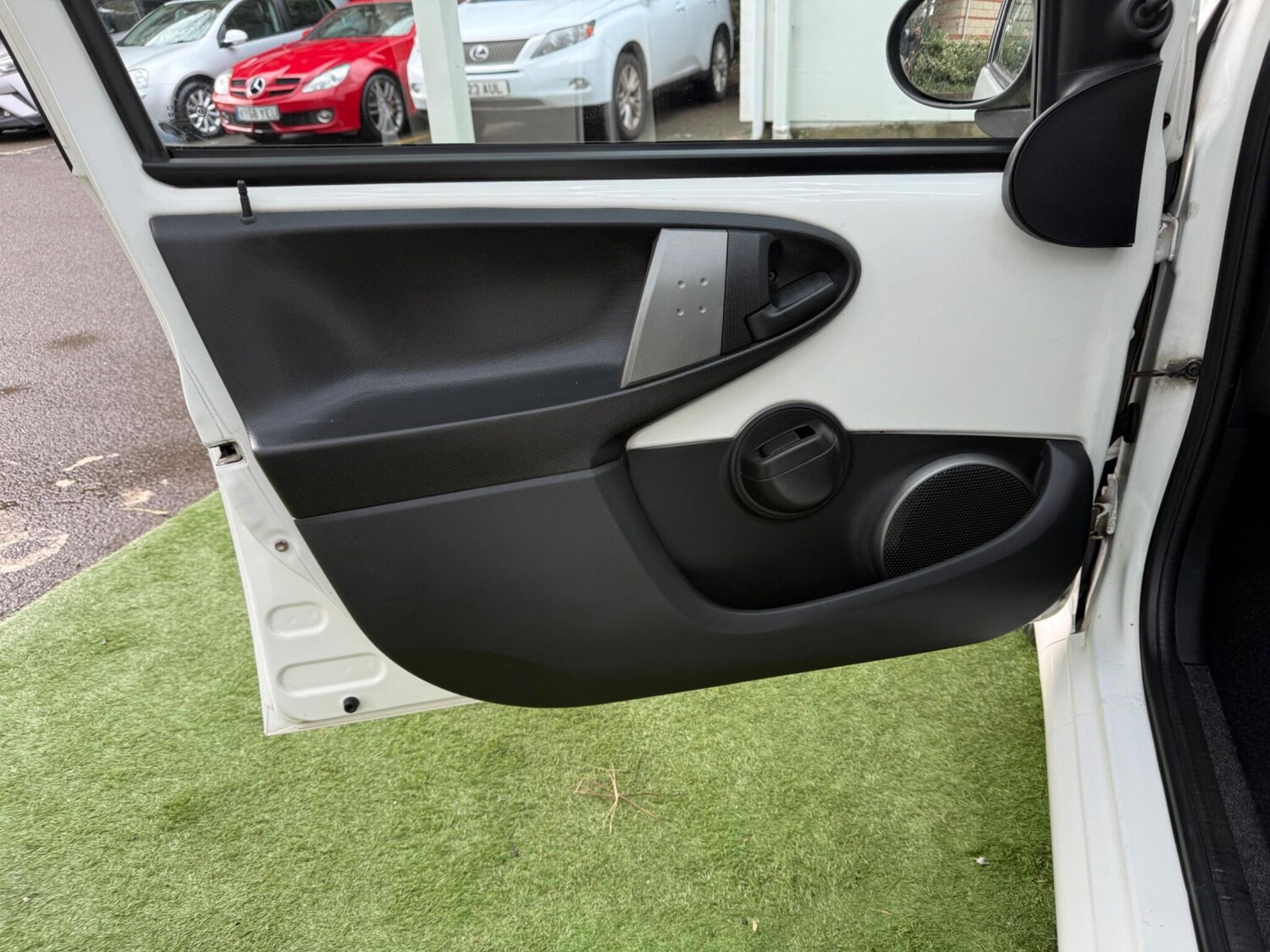 Used Toyota AYGO 2012 for sale - 77468031: Photo 27