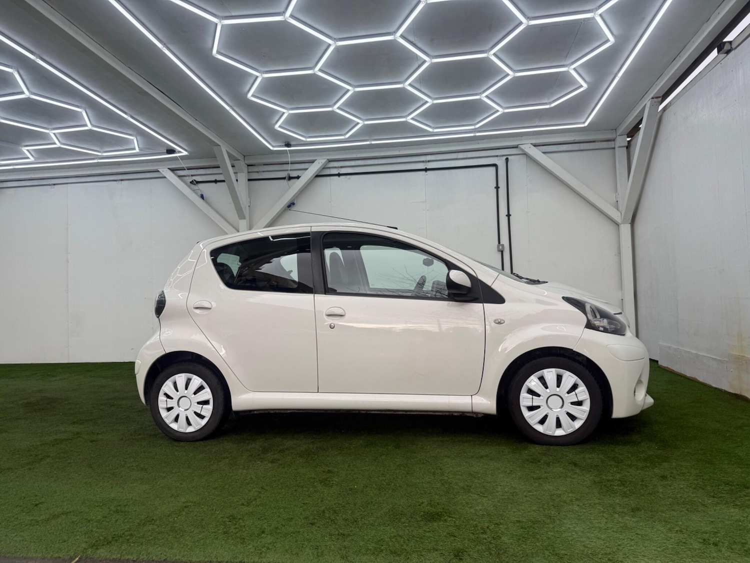 Used Toyota AYGO 2012 for sale - 77468031: Photo 5