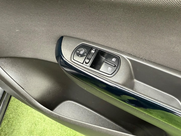 Used Vauxhall Corsa 2015 for sale - 76295342: Photo 40