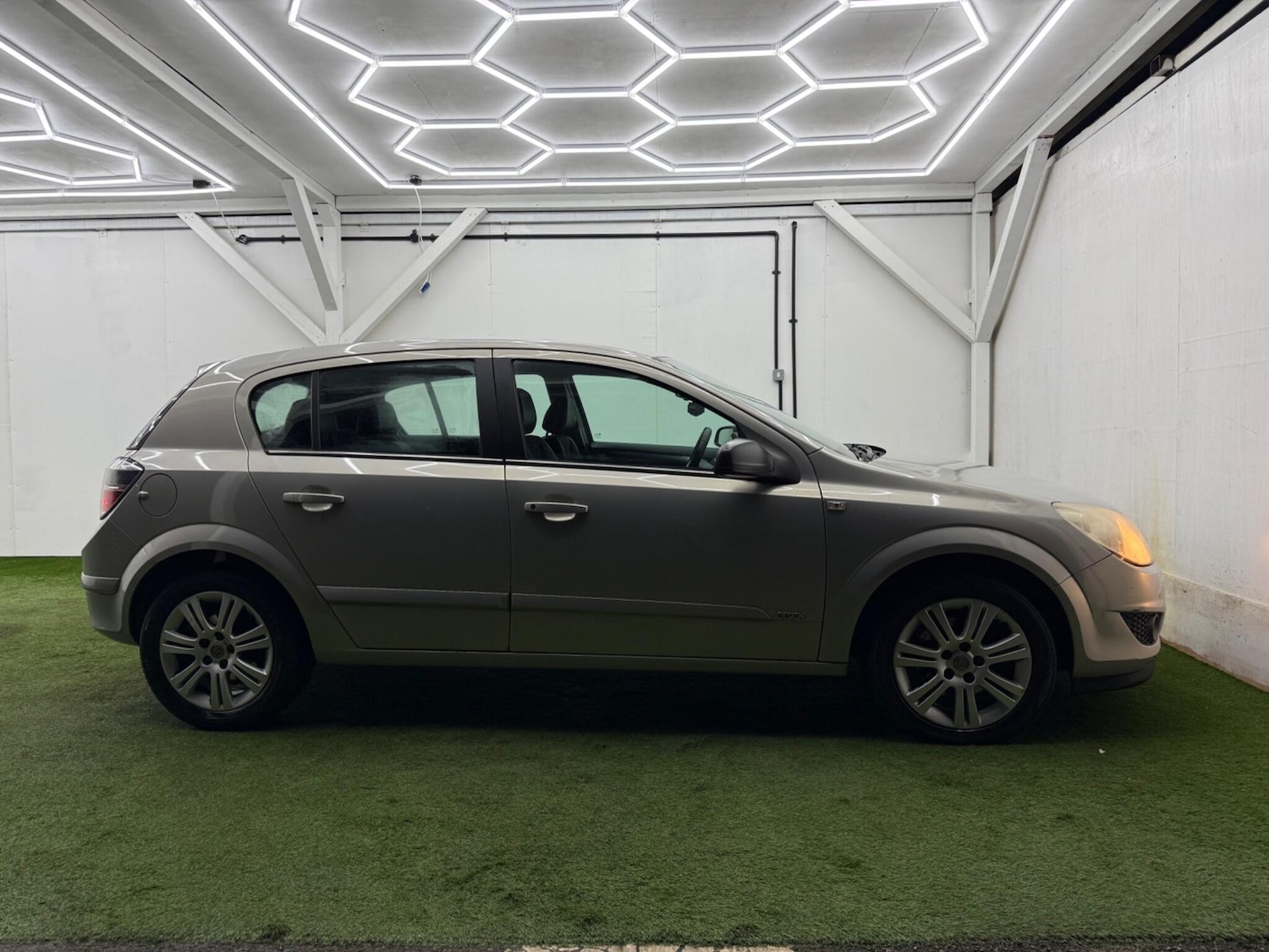 Used Vauxhall Astra for sale - 77799193: Photo 5