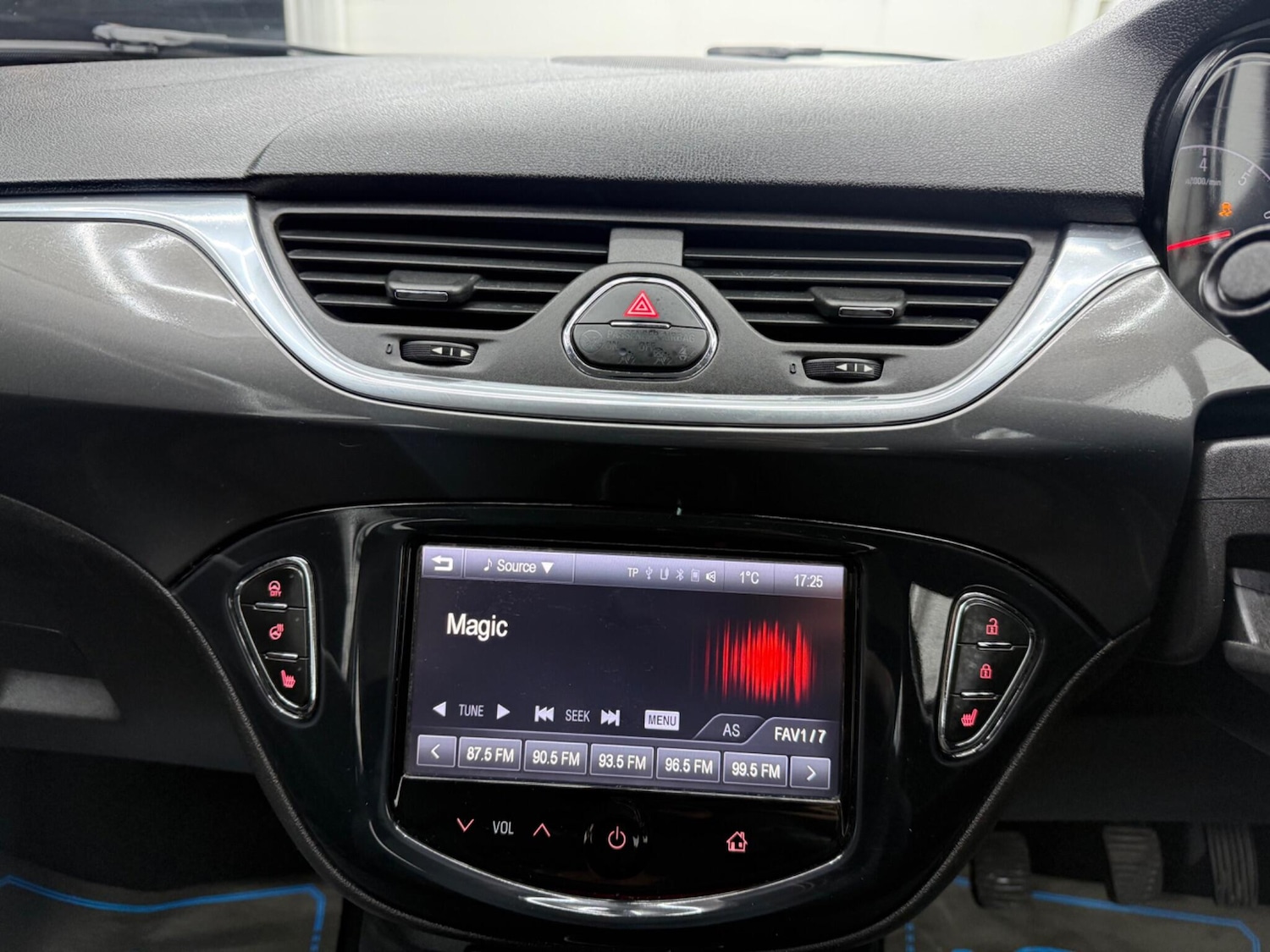 Used Vauxhall Corsa 2015 for sale - 77109477: Photo 26