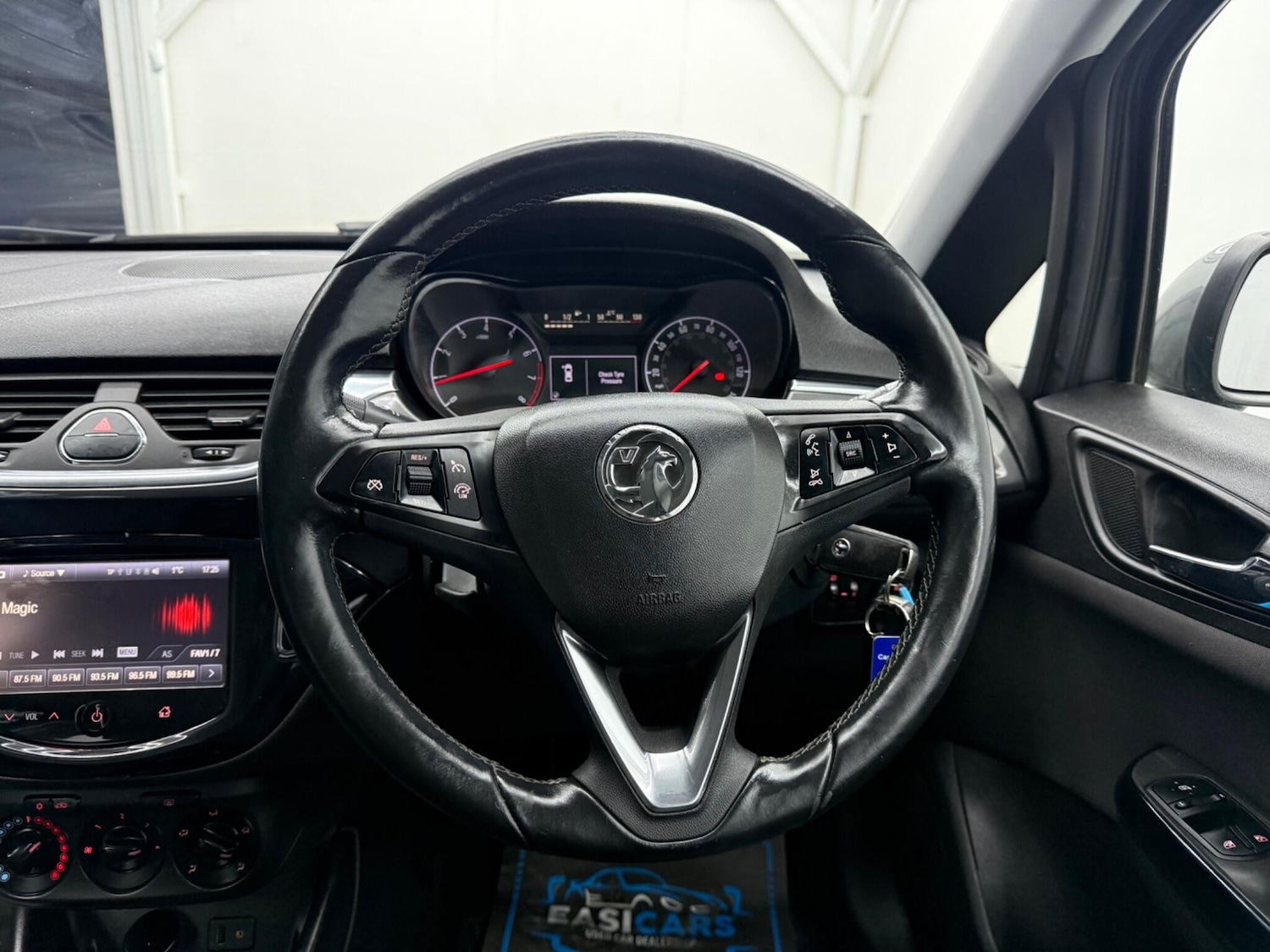 Used Vauxhall Corsa 2015 for sale - 77109477: Photo 29