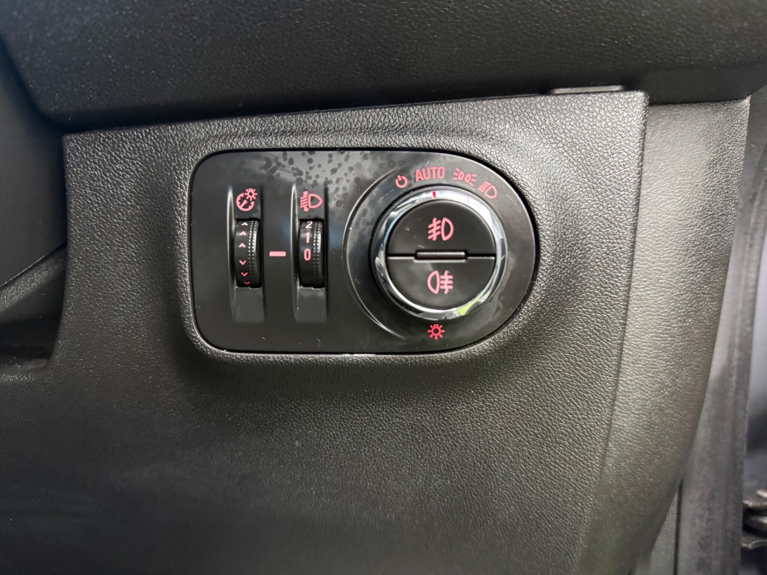 Used Vauxhall Corsa 2015 for sale - 77109477: Photo 39