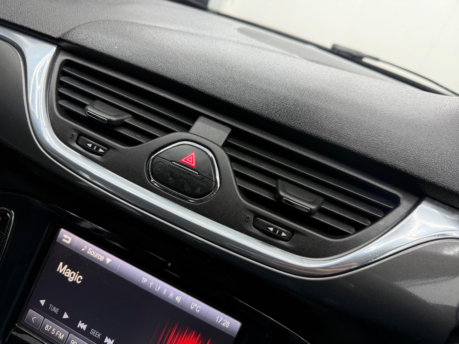 Used Vauxhall Corsa 2015 for sale - 77109477: Photo 40