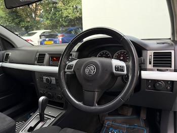 Used Vauxhall Vectra 2004 for sale - 75940985: Photo