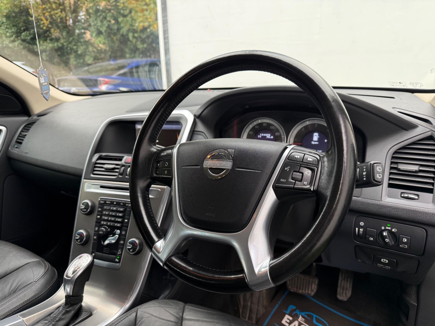 Used Volvo XC60 2012 for sale - 76270295: Photo 15