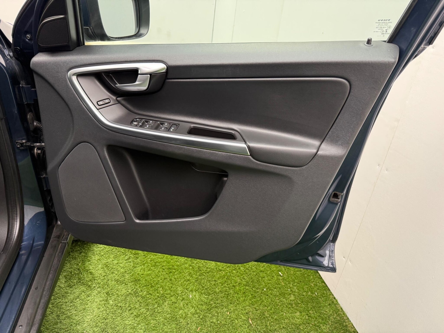 Used Volvo XC60 2012 for sale - 76270295: Photo 17