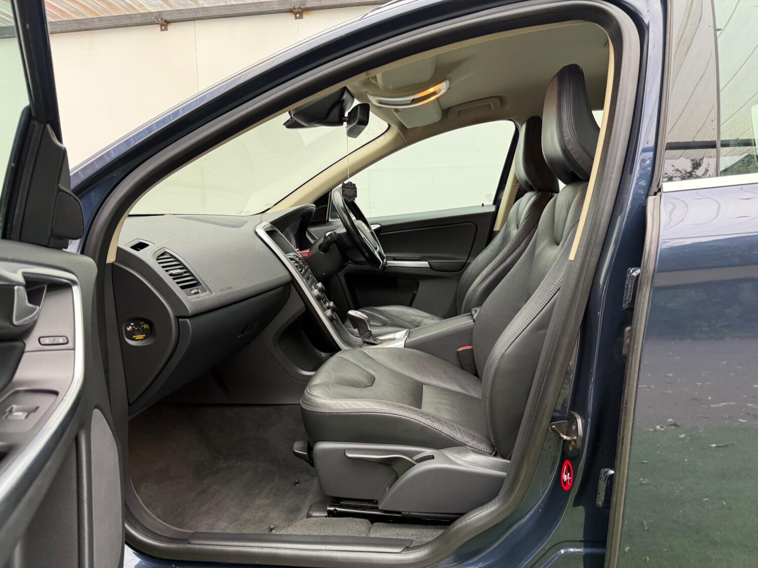 Used Volvo XC60 2012 for sale - 76270295: Photo 25