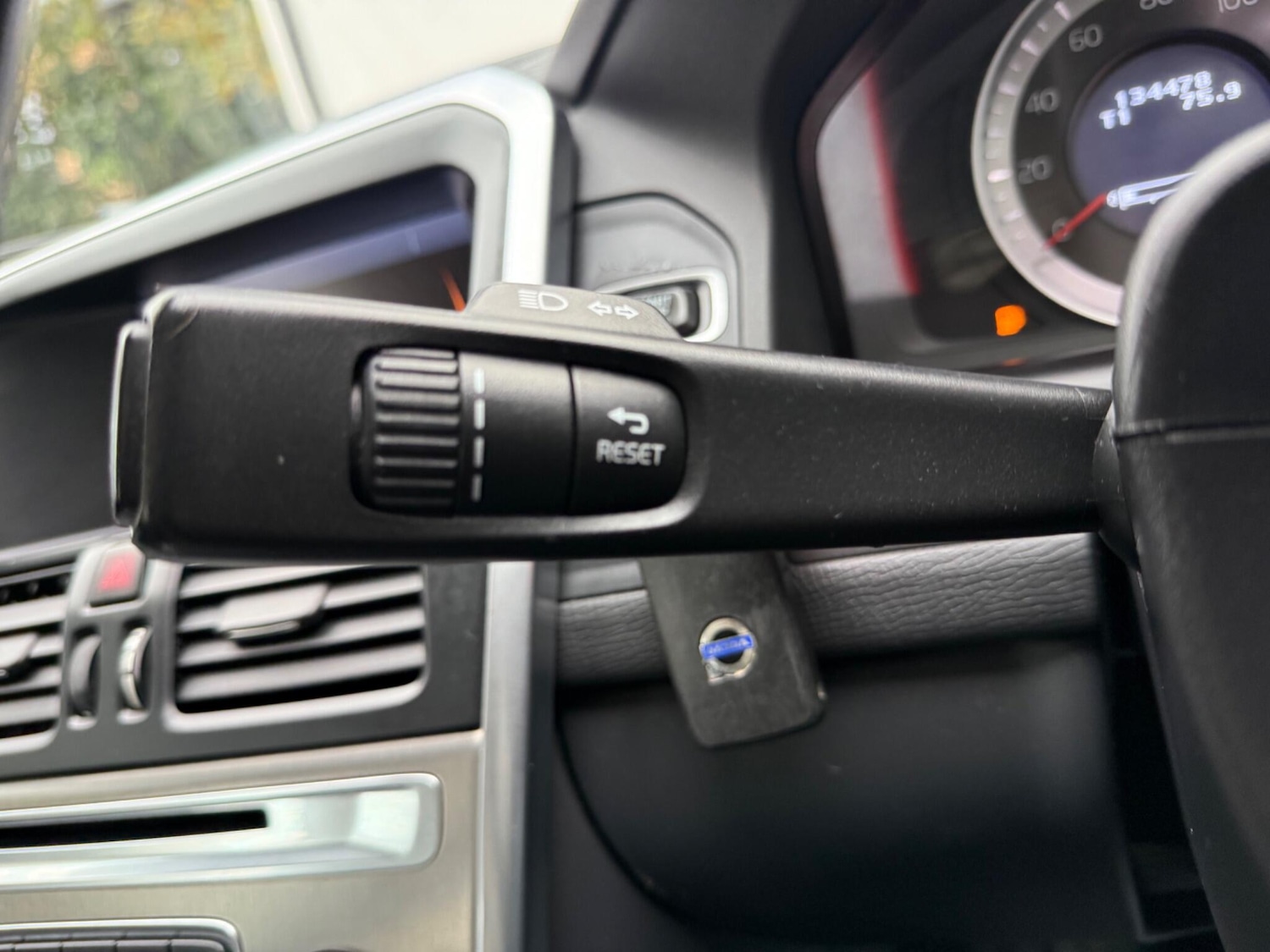 Used Volvo XC60 2012 for sale - 76270295: Photo 36