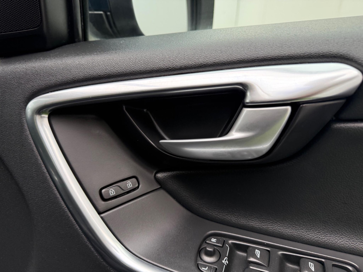 Used Volvo XC60 2012 for sale - 76270295: Photo 41