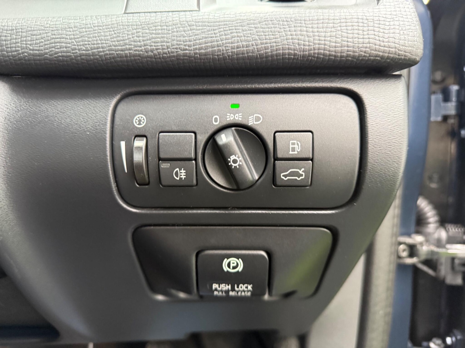 Used Volvo XC60 2012 for sale - 76270295: Photo 42