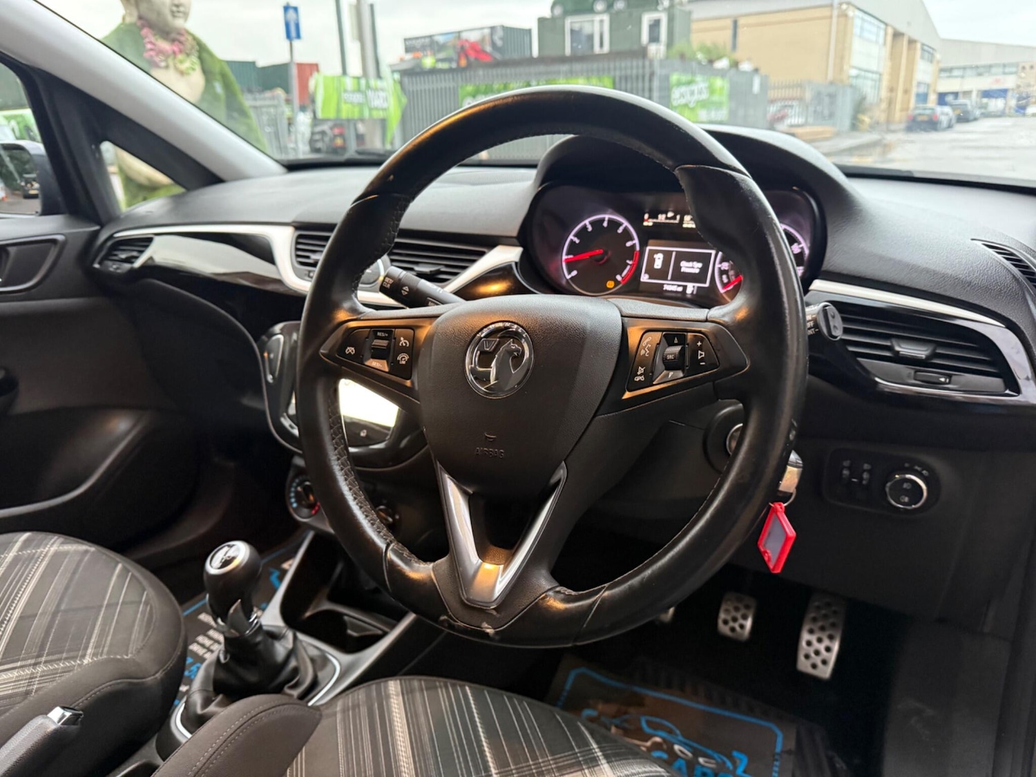 Used Vauxhall Corsa 2015 for sale - 76597451: Photo 2