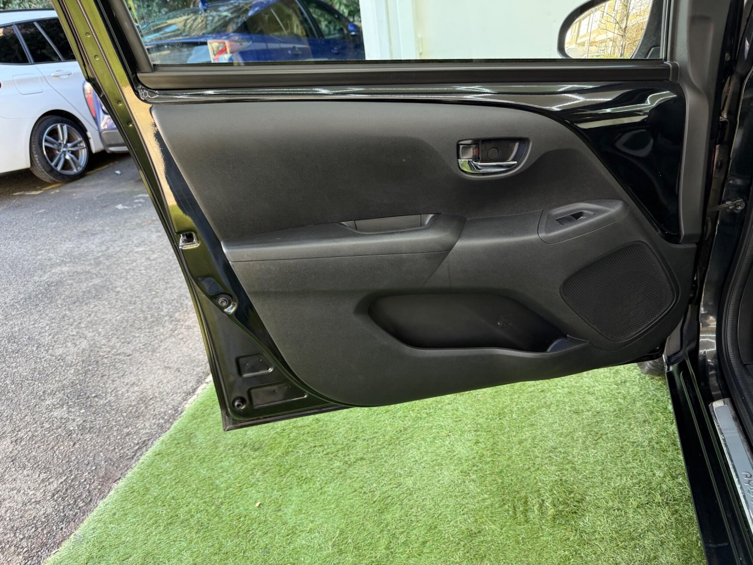 Used Toyota AYGO 2015 for sale - 77202603: Photo 27