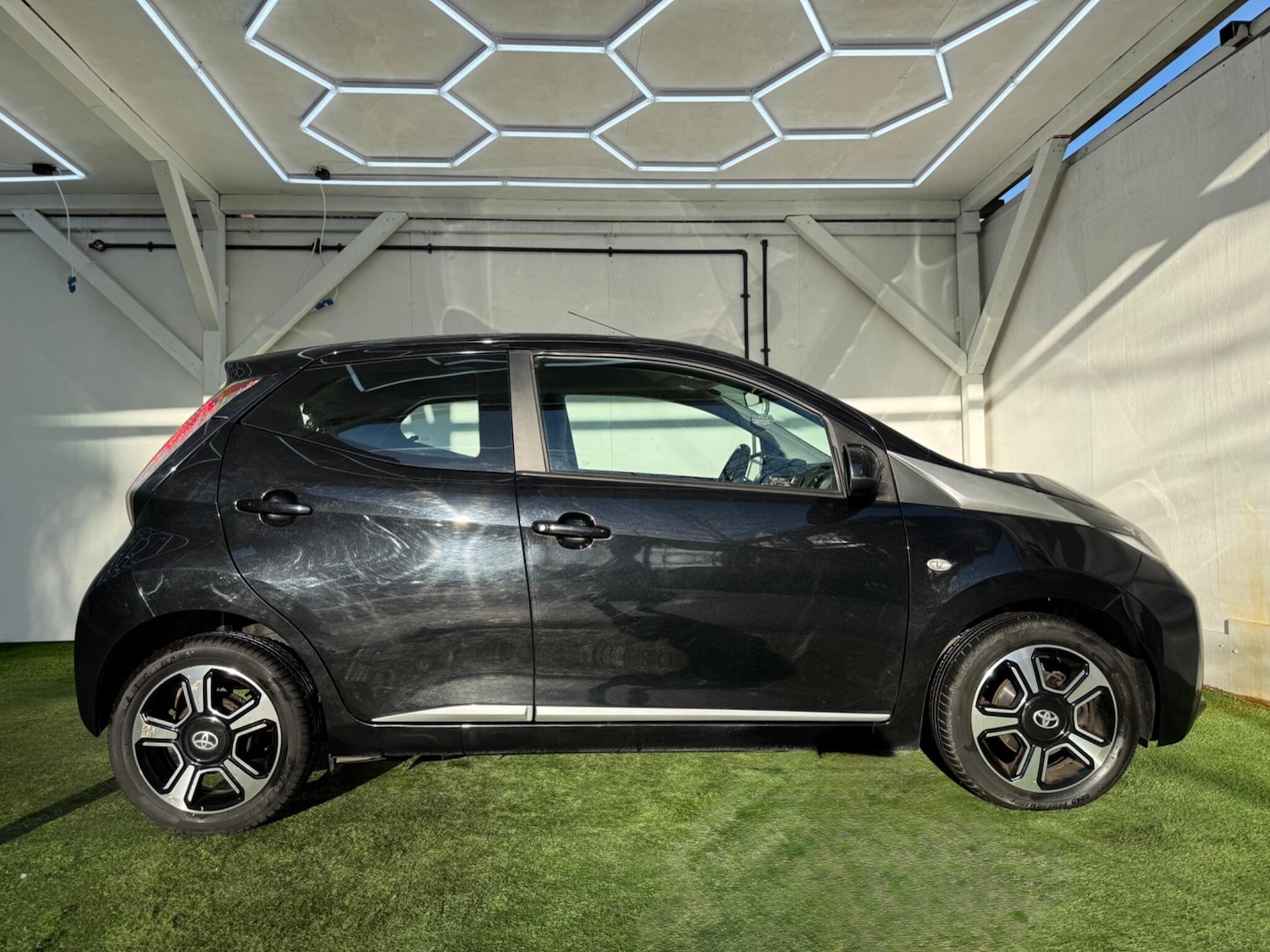 Used Toyota AYGO 2015 for sale - 77202603: Photo 5
