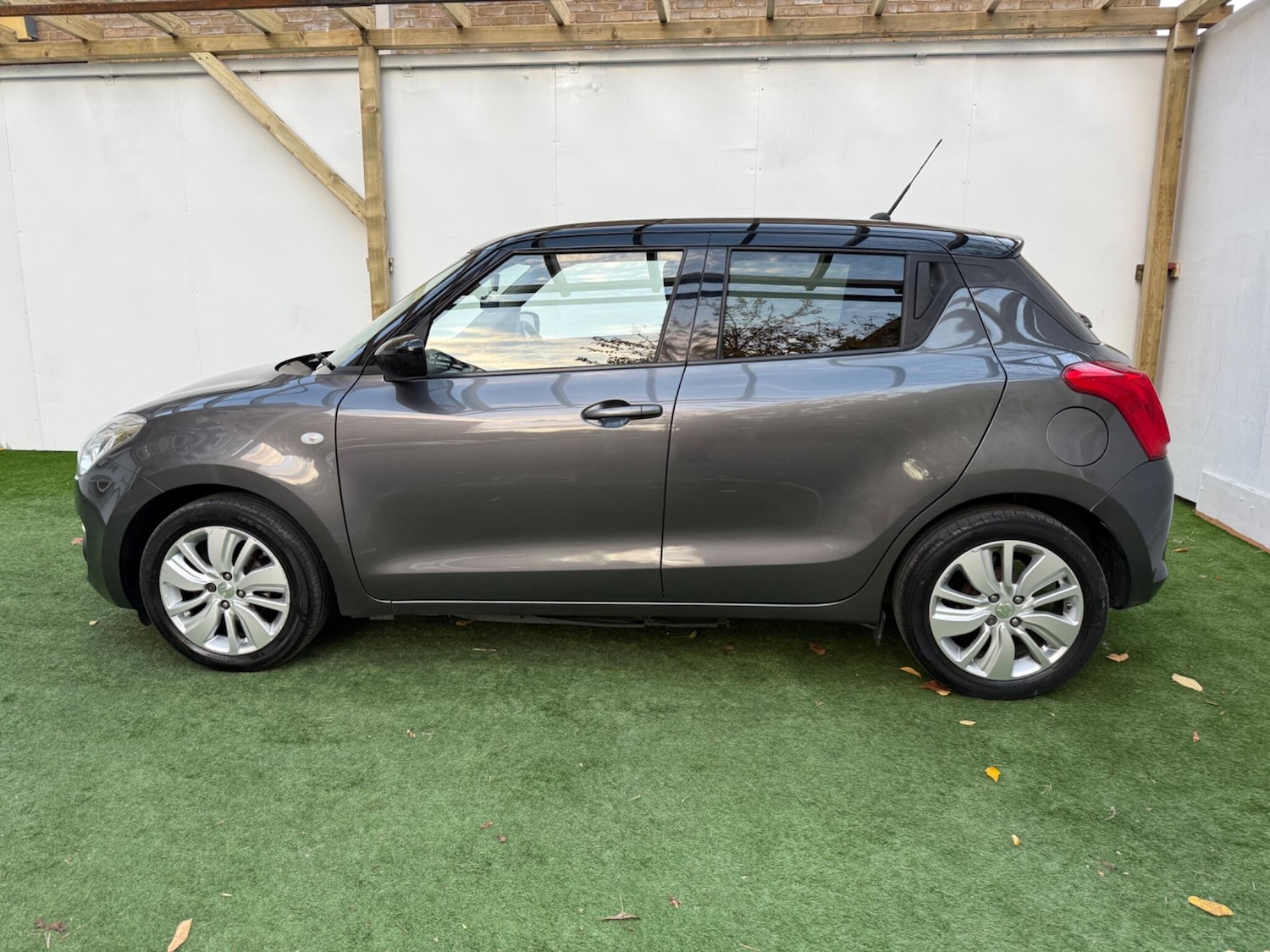 Used Suzuki Swift 2017 for sale - 76484870: Photo 10