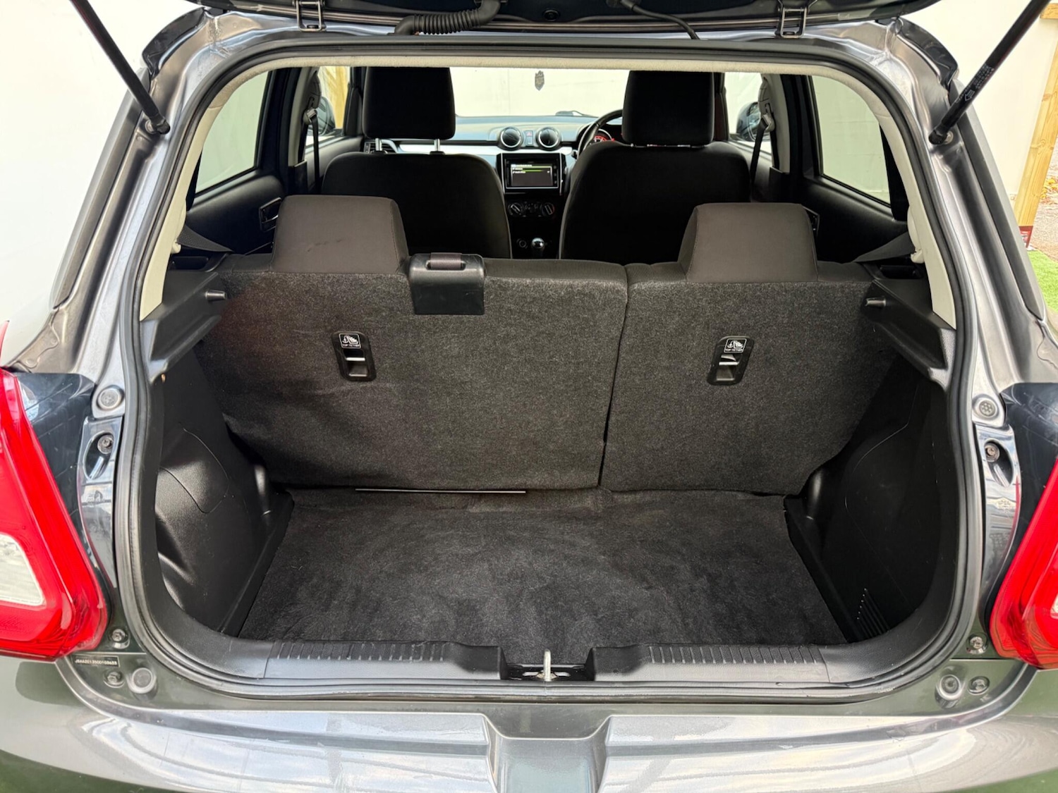 Used Suzuki Swift 2017 for sale - 76484870: Photo 8