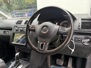 Used Volkswagen Touran 2015 for sale - 76584925: Photo