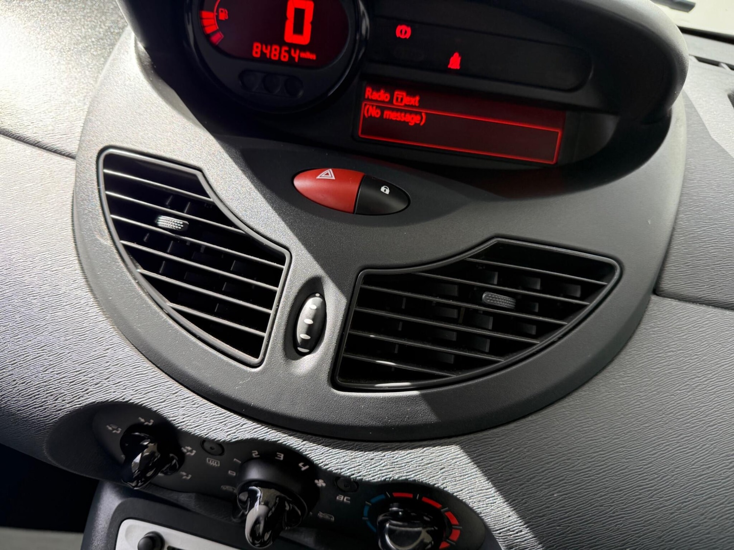 Used Renault Twingo 2011 for sale - 77926212: Photo 45