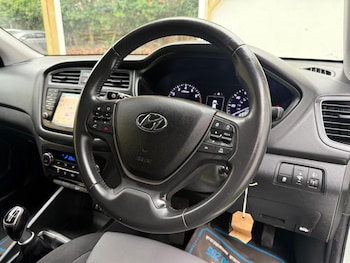 Used Hyundai i20 2017 for sale - 76549769: Photo