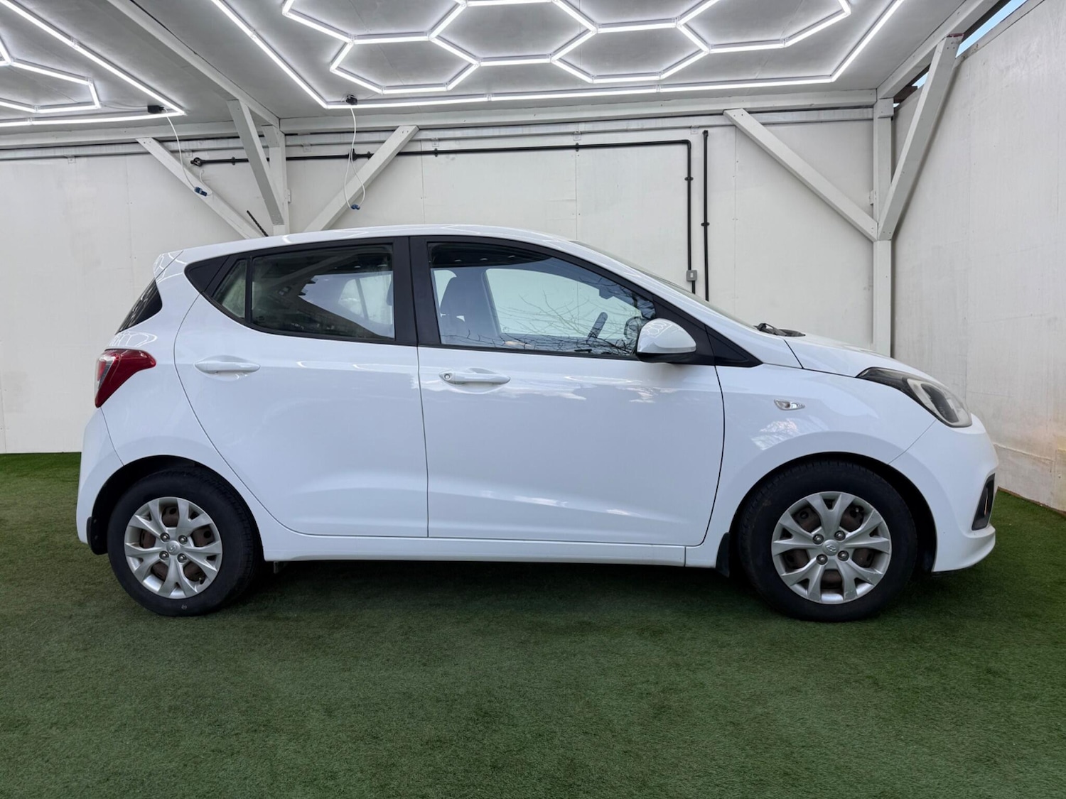 Used Hyundai i10 2015 for sale - 77705300: Photo 2