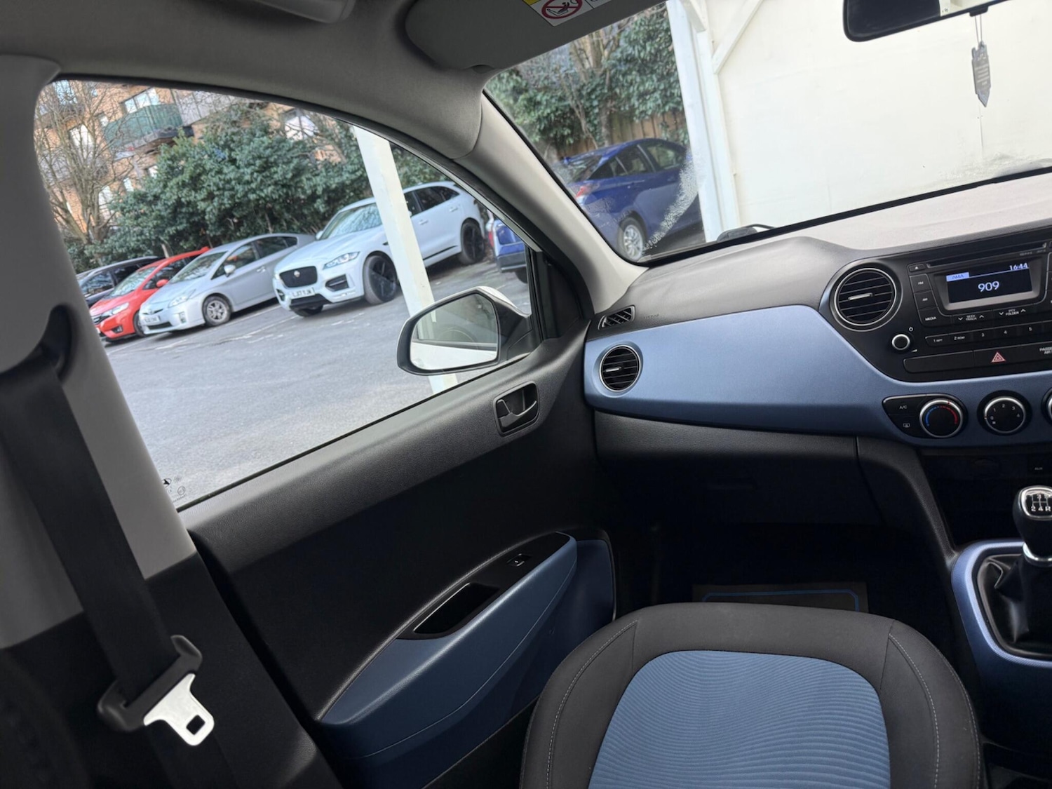 Used Hyundai i10 2015 for sale - 77705300: Photo 39