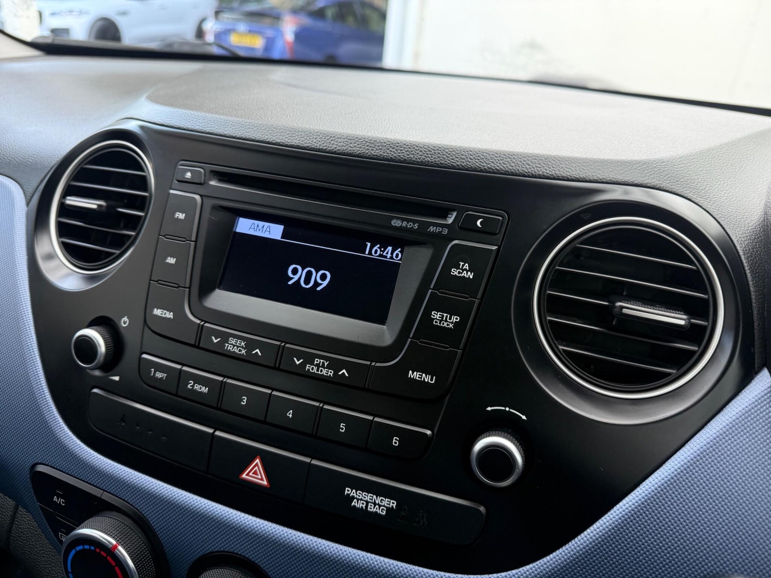 Used Hyundai i10 2015 for sale - 77705300: Photo 44