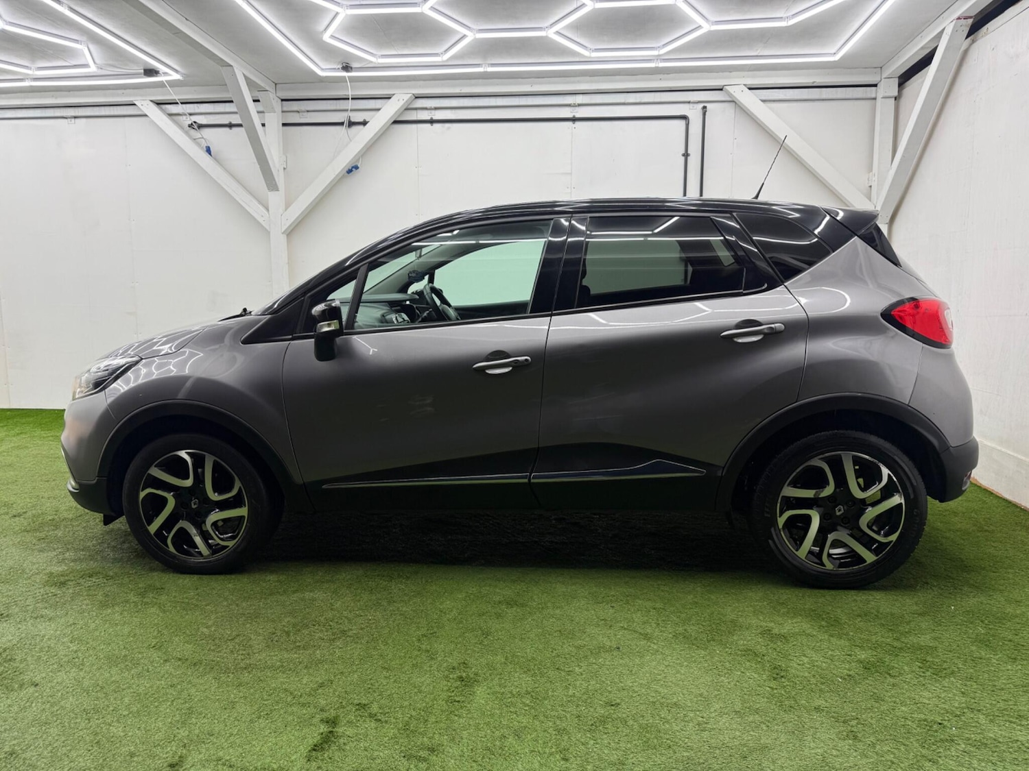 Used Renault Captur for sale - 77305087: Photo 10