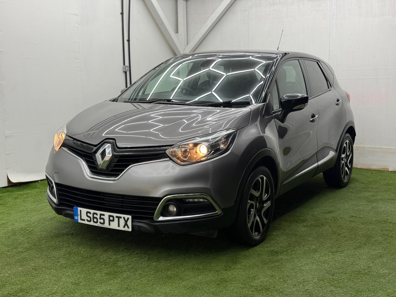 Used Renault Captur for sale - 77305087: Photo 11