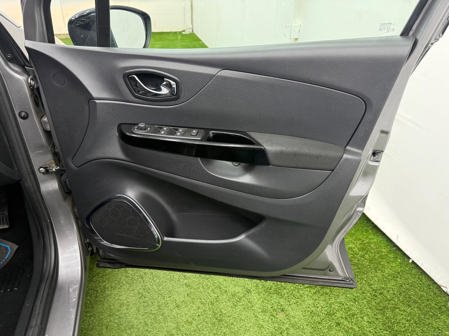 Used Renault Captur for sale - 77305087: Photo 17