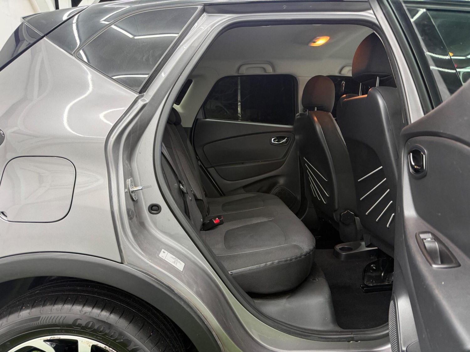 Used Renault Captur for sale - 77305087: Photo 18