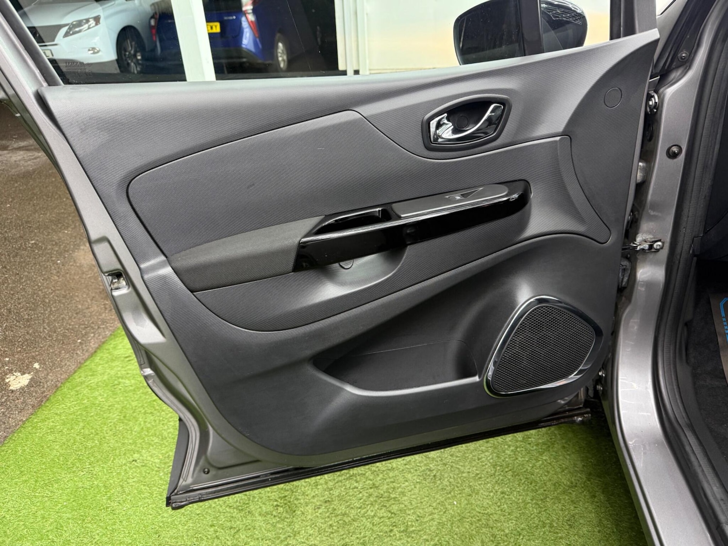 Used Renault Captur for sale - 77305087: Photo 27