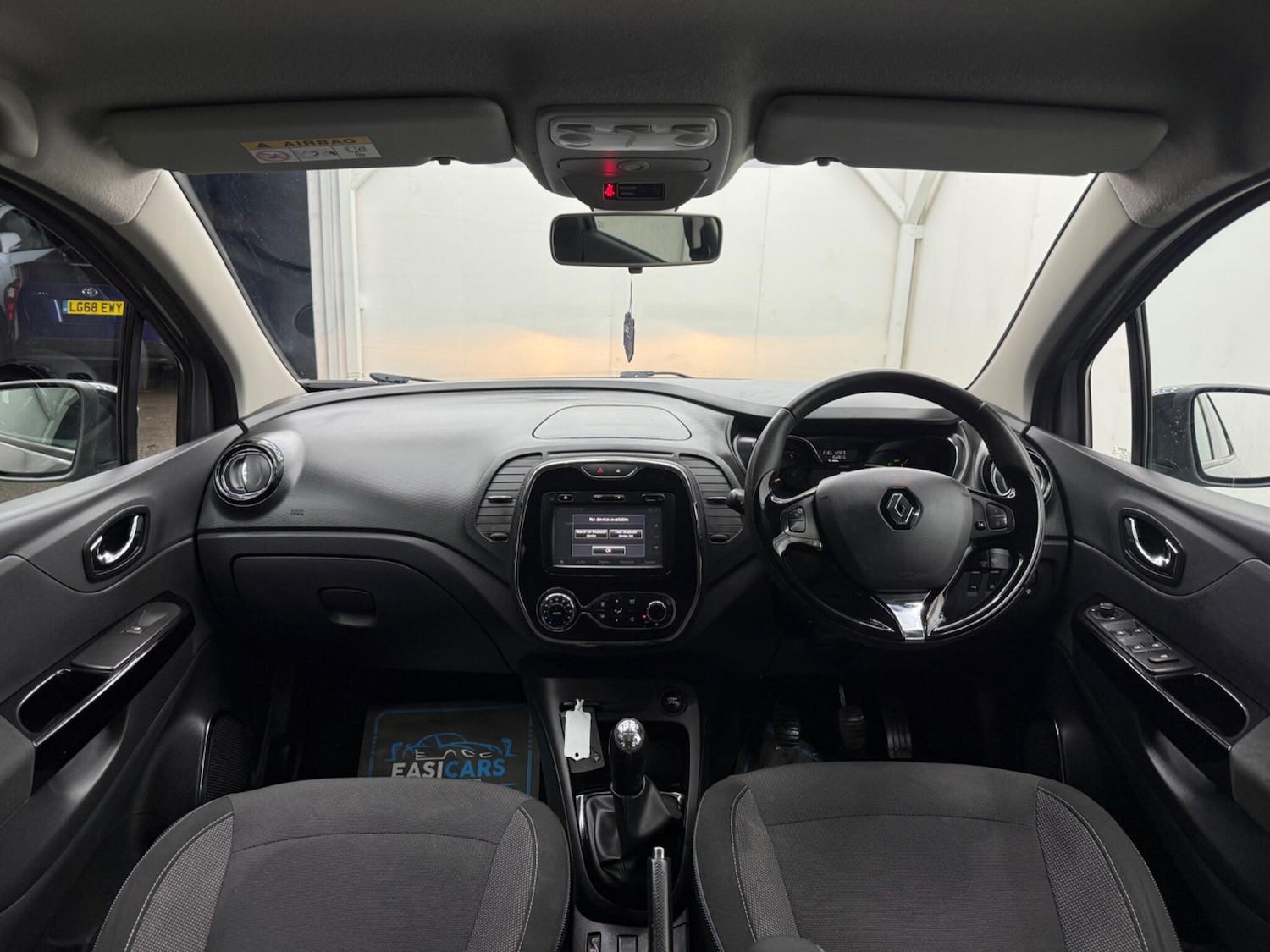 Used Renault Captur for sale - 77305087: Photo 28