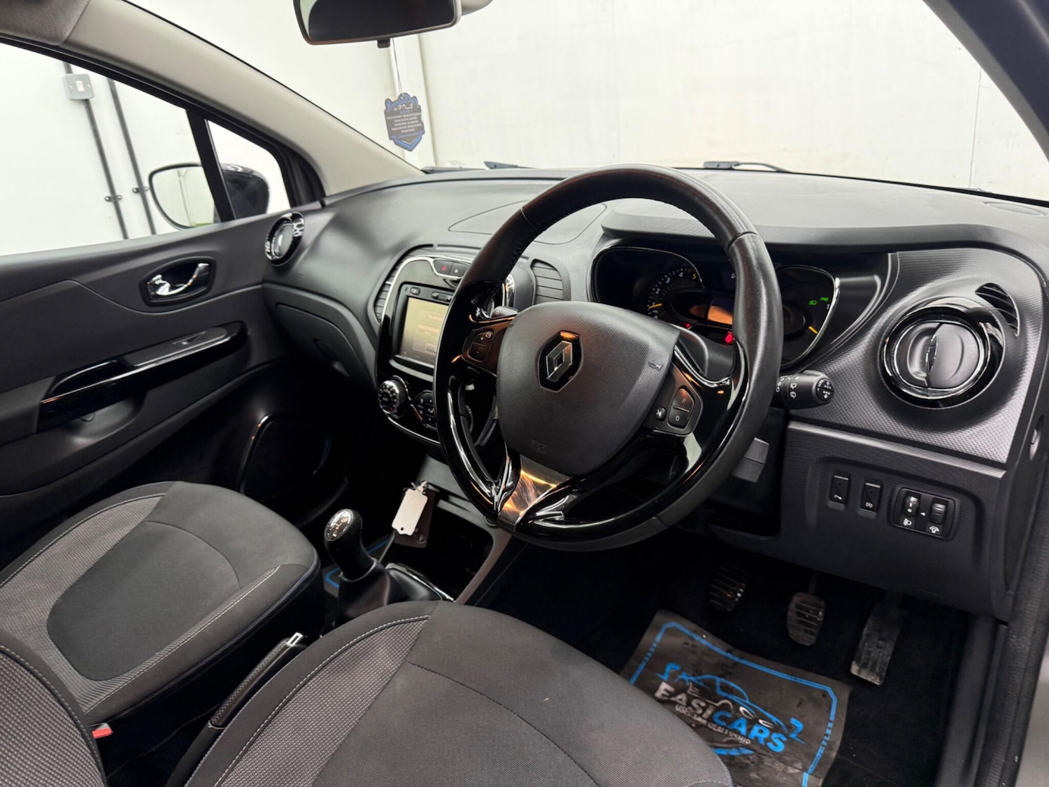 Used Renault Captur for sale - 77305087: Photo 3