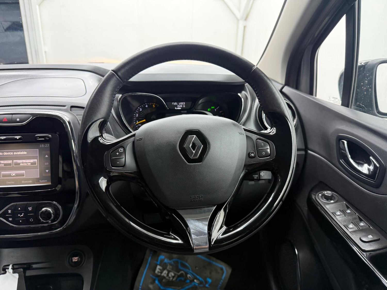 Used Renault Captur for sale - 77305087: Photo 32