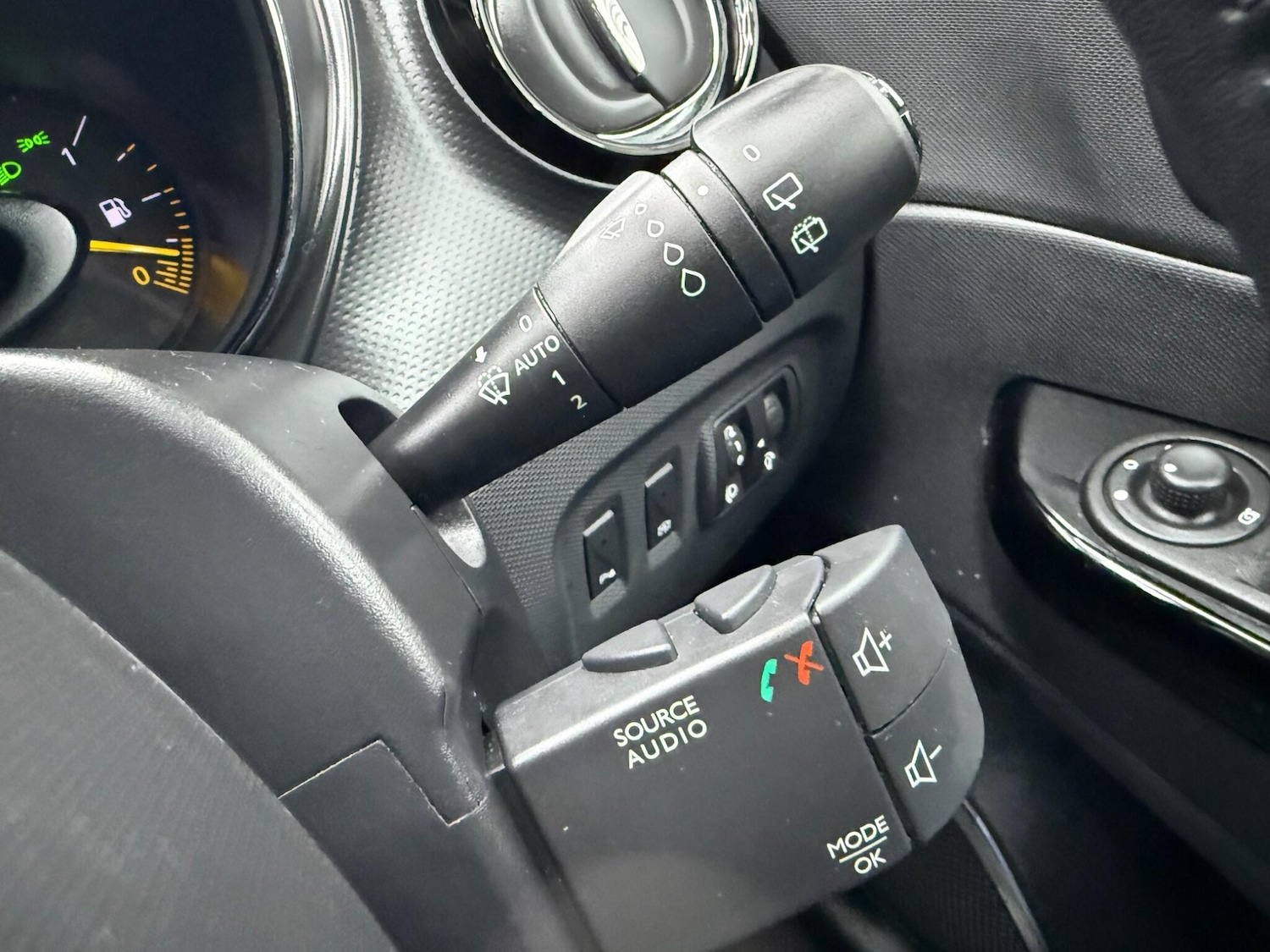 Used Renault Captur for sale - 77305087: Photo 37