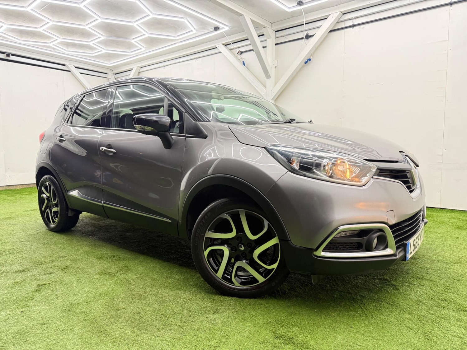 Used Renault Captur for sale - 77305087: Photo 4