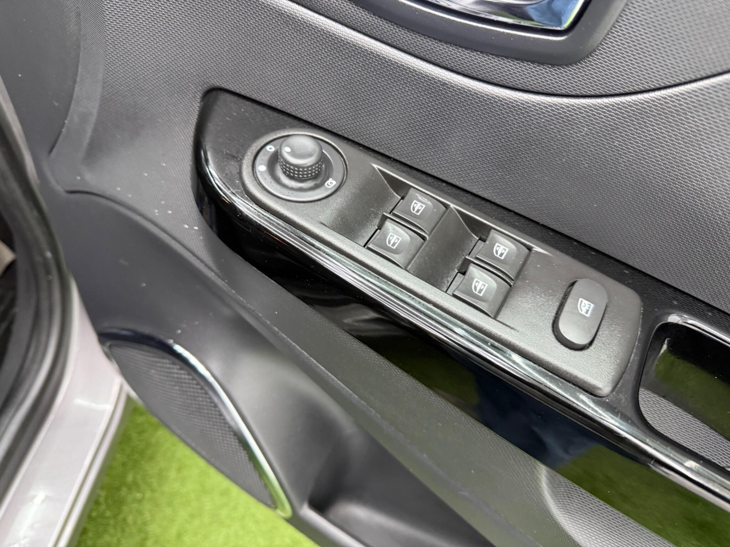 Used Renault Captur for sale - 77305087: Photo 40