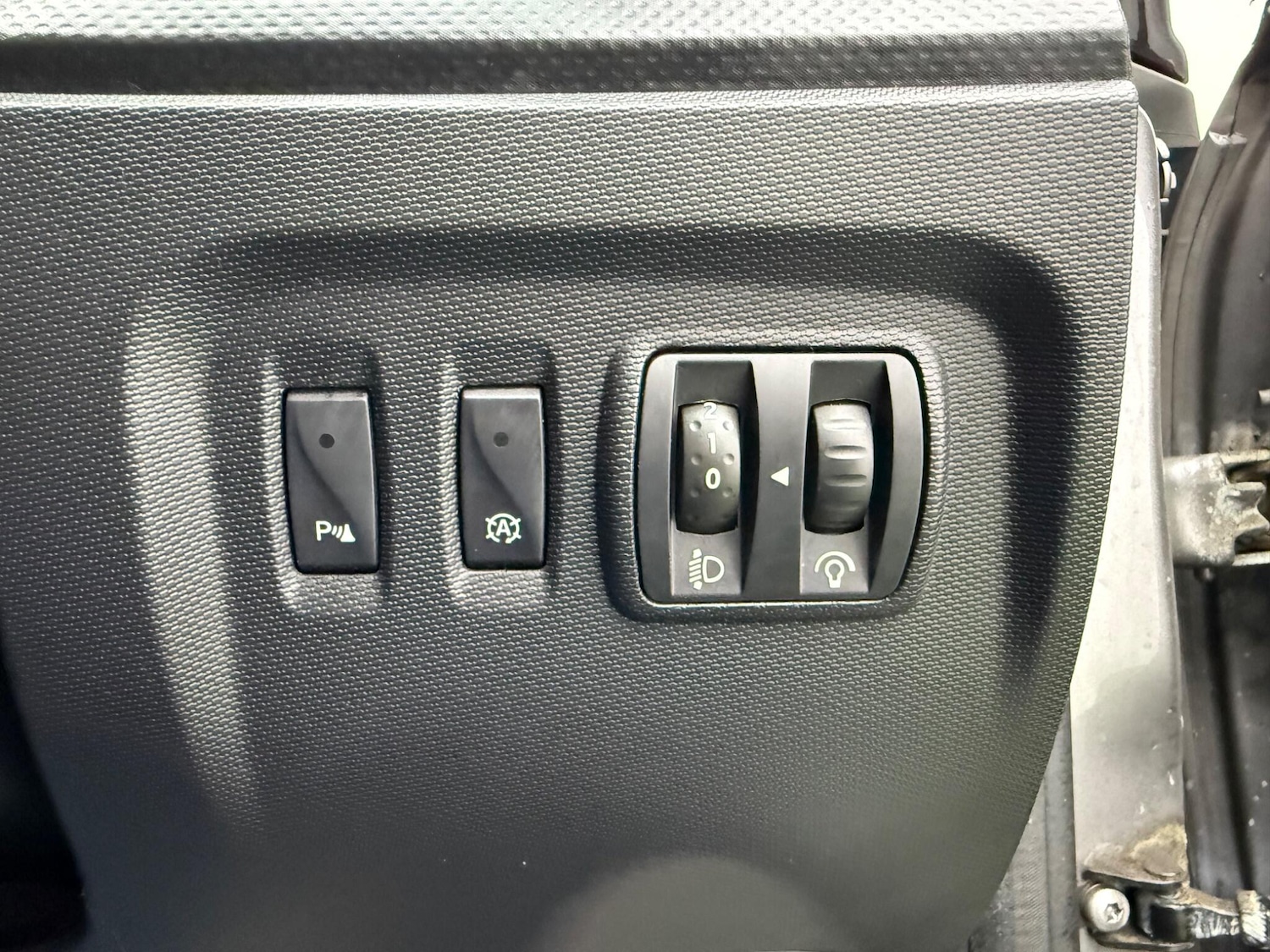 Used Renault Captur for sale - 77305087: Photo 42