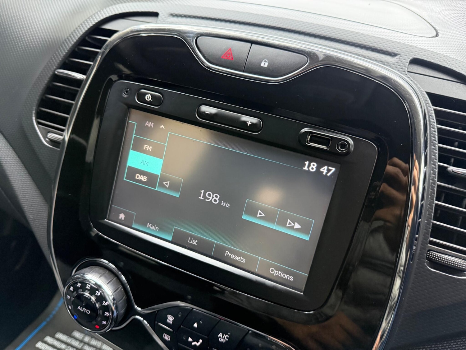 Used Renault Captur for sale - 77305087: Photo 45