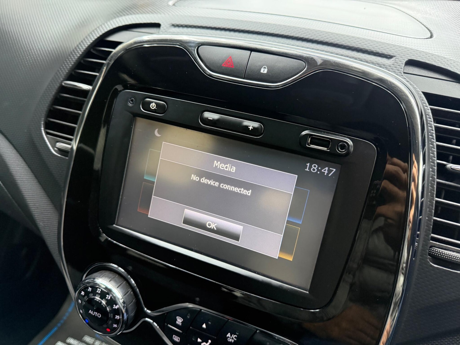 Used Renault Captur for sale - 77305087: Photo 46