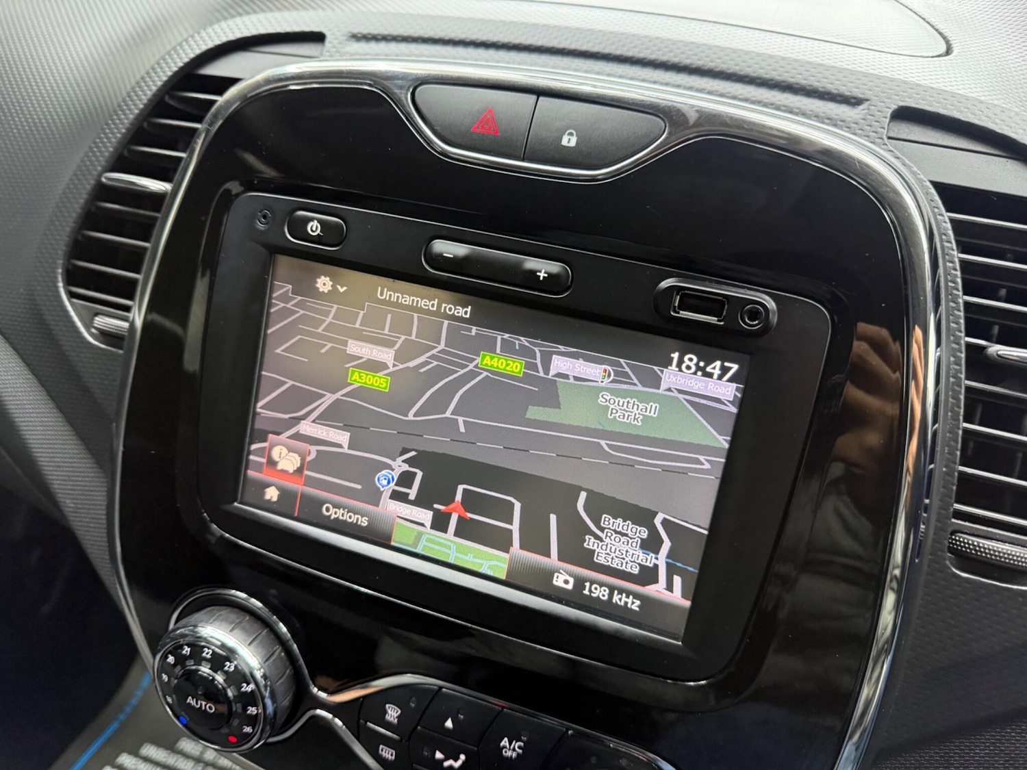 Used Renault Captur for sale - 77305087: Photo 47