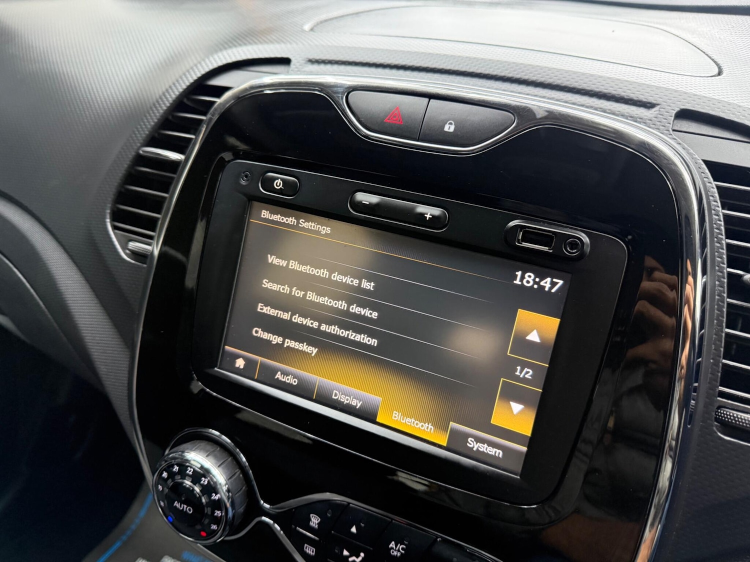 Used Renault Captur for sale - 77305087: Photo 50